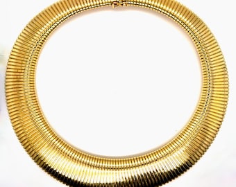 Gorgeous Vintage 14K Yellow Gold Tapered Tubogas Necklace, 16 inches.