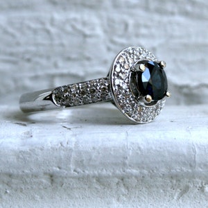 Vintage 14K Weißgold Pave Diamant und Saphir Halo Ring - 1.89ct.