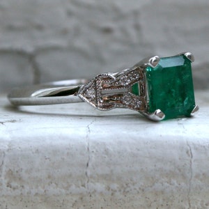 Vintage Inspired 18K White Gold Diamond and Emerald Engagement Ring Wedding Ring.