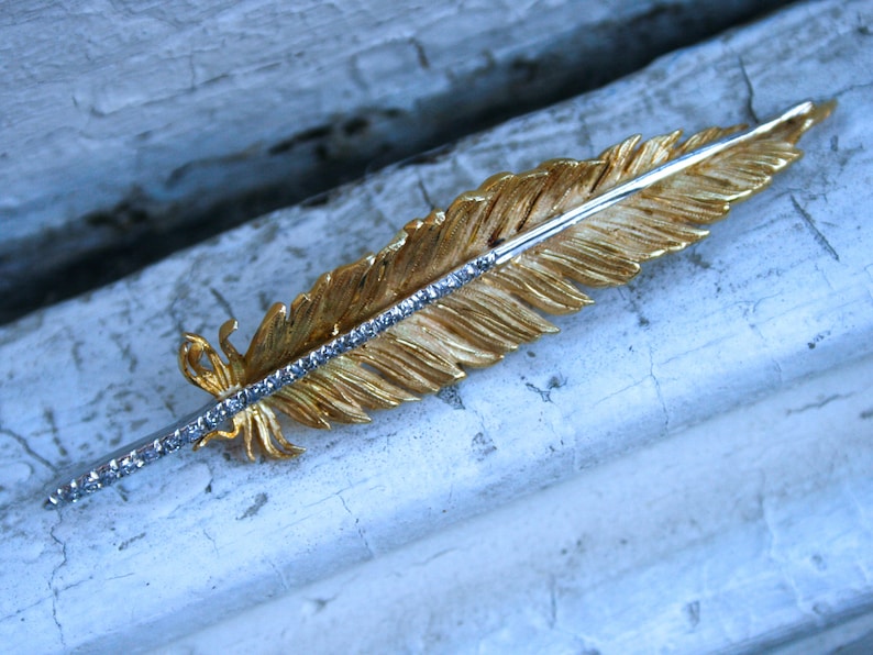 Gorgeous 18K Yellow Gold Diamond Feather Pin/Pendant 0.42ct. image 2