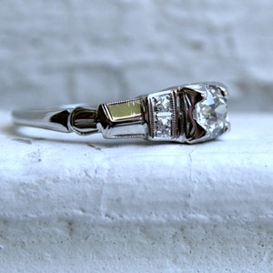 Vintage Art Deco 18K White Gold Diamond Engagement Ring - 0.59ct.