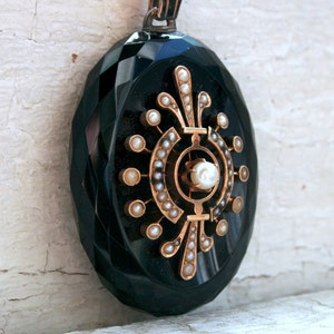 Antique Victorian 14K Yellow Gold Pendant Locket with Onyx, Pearls, and Enamel. image 5