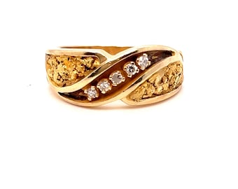 Neat 14K Yellow Gold and Diamond Nugget Style Wedding Band Ring.