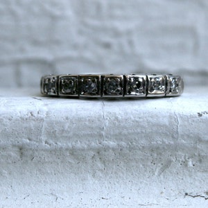 Vintage 14K White Gold Diamond Wedding Band - 0.14ct.