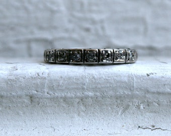 Vintage 14K White Gold Diamond Wedding Band - 0.14ct.