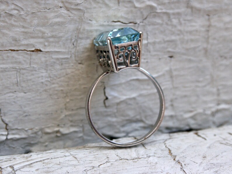 Vintage Aquamarine Solitaire Ring Engagement Ring in 18K White Gold 6.00ct. image 8