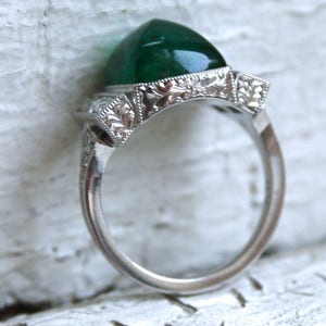 Platinum Art Deco Stijl Sugarloaf Emerald en Diamond Ring Verlovingsring Trouwring. afbeelding 6