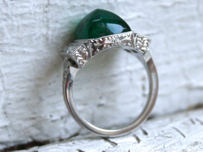 Platinum Art Deco Stijl Sugarloaf Emerald en Diamond Ring Verlovingsring Trouwring. afbeelding 6