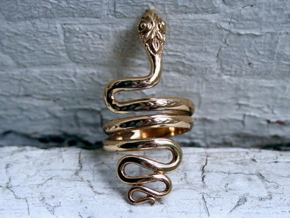 Remarkable Vintage 14K Yellow Gold Snake Ring.