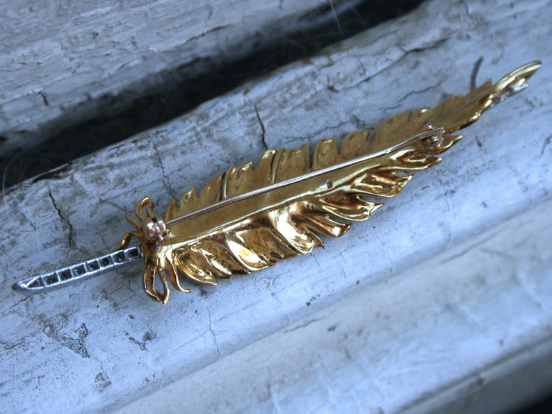 Gorgeous 18K Yellow Gold Diamond Feather Pin/Pendant 0.42ct. image 4