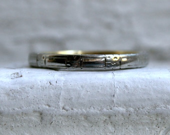 Pretty Vintage Floral 18K White and Yellow Gold Wedding Band.