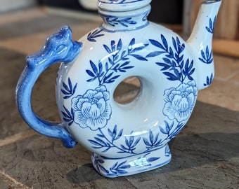 Chinoiserie Blue and White Chinese Tea Pot Vintage