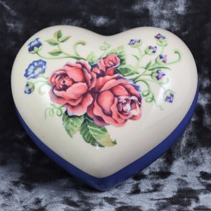 1992 Heart Shape Music Box w/Floral Design by The San Francisco Music Box Company - Unchained Melody