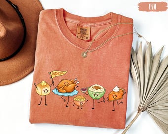 Camiseta Comfort Colors con dibujos de Feliz Día de Acción de Gracias, camiseta con lindos personajes de comida, ropa infantil para las fiestas de otoño, camiseta retro del Día de Acción de Gracias.