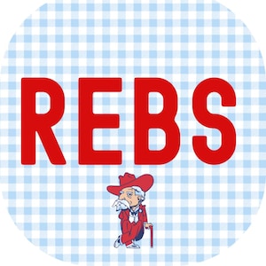 Puede incluir: Gráfico redondo con un fondo de patrón de cuadros vichy azul y blanco. La palabra "REBS" está en letras rojas grandes. Una figura de dibujos animados de un hombre con traje y sombrero rojos, con barba blanca y bastón, está en la parte inferior.