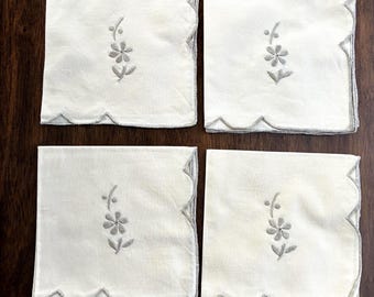 Vintage Set of 4 Napkins Handkerchiefs White Gray Floral Scalloped