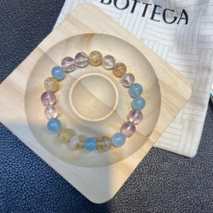Pulsera de ágata azul, cuarzo rosa y jade amarillo: joyería pastel para equilibrar los chakras.