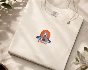 Camiseta bordada de la Torre Azadi, camiseta gráfica emblemática de Teherán, ropa de herencia persa.