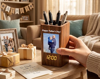 Benutzerdefinierte Papa Foto Stifthalter mit LED-Uhr, personalisierte Holz Schreibtisch Organizer, Vatertagsgeschenk für Papa, Papa, Opa, Ehemann Papa Geschenk
