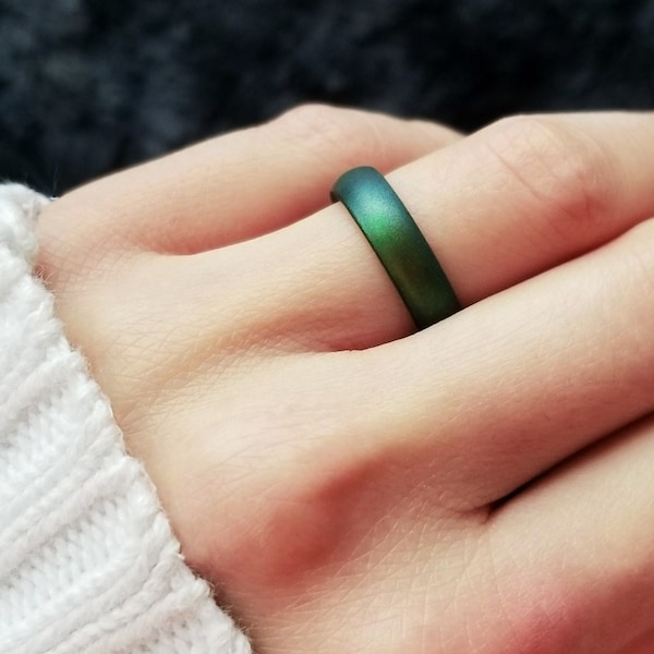 Knot Theory Enchanted Forest Silicone Ring for Couples - Breathable Matching Green Rubber Wedding Band - Birthstone Dark Emerald Gift