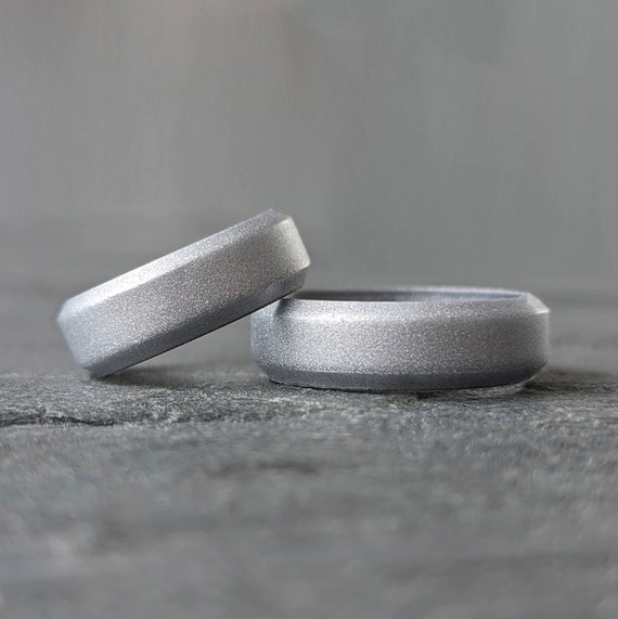 ROQ Men's Silicone Wedding Ring - Size 10, 8mm Step Edge, Beveled Metallic Platinum Color, Comfort-Fit & Breathable