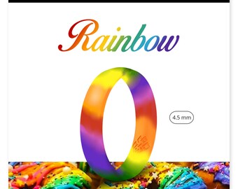 Puede incluir: Anillo de silicona arcoíris con un patrón tie-dye. El anillo tiene 4,5 mm de ancho. Colección Arc de Knot Theory.