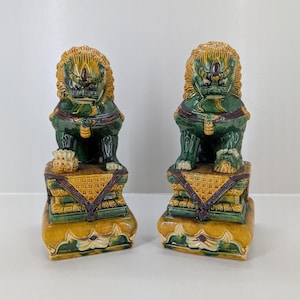 Vintage kinesiska Foo Dogs par | Grönockraglaserade skyddslejon, asiatisk inredning från 1980-talet