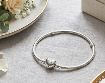 Bracciale a catena a maglia serpente con chiusura a cuore in argento sterling, stile Pandora Moments.