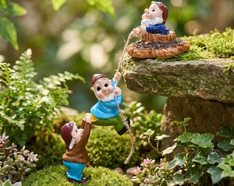Tree Hugger Climbing Gnome Resin Ornament,Hanging White Beard Dwarf Elf Figurine,Mini Fairy Garden Tree Decor,Whimsical Landscape Pendant