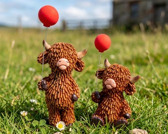 Highland Cow Figurine with Red Balloon,Standing & Sitting Highland Cow Statue,Cute Home Decor,Farmhouse Animal Ornament,Unique Desk Gift