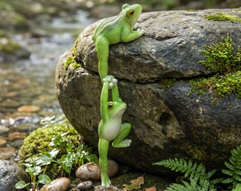 Climbing Holding Hands Frogs Resin Statue,Hanging Frog Figurine, Whimsical Garden Ornament,Tree Hugger Yard Decor,Cute Amphibian Sculpture