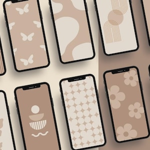 Könnte beinhalten: Eine Sammlung von Smartphones mit verschiedenen beige- und braun gemusterten Hintergründen. Designs umfassen Schmetterlinge, Blumen, geometrische Formen und abstrakte Muster. Die Telefone haben schwarze Rahmen und Bildschirme.