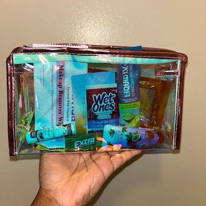 Mini-Reisekoffer-Set mit Reiseutensilien | Must-haves für Urlaub und Mädelstrip | Geschenk zur Kundenbindung Rose Gold Pouch