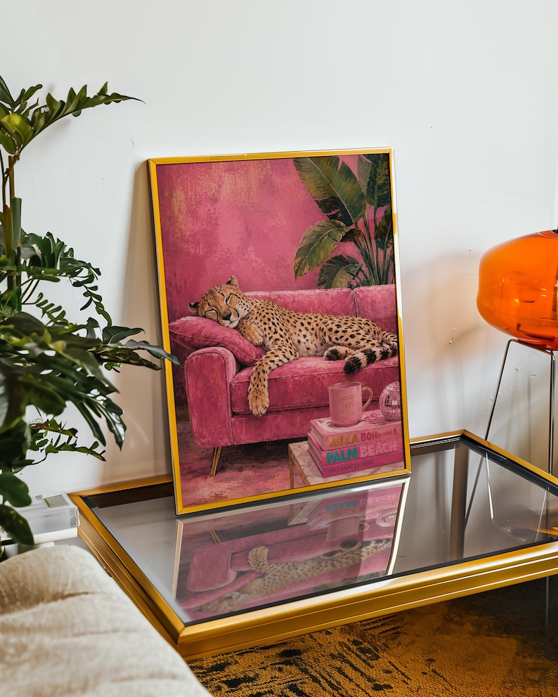 Gepardväggkonst, Lyxigt Rosa Tryck, Sömnig Leopard Glamour Djurtryck Maximalistisk Dekor bild 4