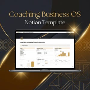 Könnte beinhalten: Handgefertigtes Holzschild mit dem Wort "Welcome" in verspielter Schrift. Das Schild ist weiß lackiert mit einem Used-Look und mit einem floralen Design in Rosa- und Grüntönen verziert. Es ist etwa 30 cm breit.