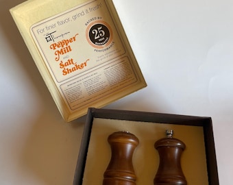 Vintage Olde Thompson Wooden Pepper Mill & Salt Shaker Set in Original Box Kitchen MCM Housewares Home Decor Wood Grinder Chef Cooking