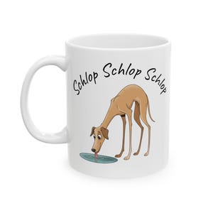 Op de afbeelding: Een set van drie keramische mokken met een gespikkelde, matte afwerking. De mokken zijn in crème, lichtgrijs en donkergrijs. Elke mok heeft een eenvoudig, minimalistisch ontwerp, perfect voor koffie of thee.