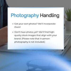 Puede incluir: Un rect&aacute;ngulo blanco con las palabras "Photography Handling" en texto azul y negro. El texto de abajo dice: "&iquest;Tienes tus propias fotos? &iexcl;Las incorporaremos!" y "&iquest;A&uacute;n no tienes fotos? Encontraremos im&aacute;genes de archivo de alta calidad."