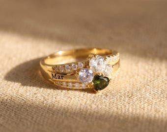 Gepersonaliseerde gouden geboortesteenring met naamgravure en zirkonia
