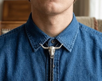 Gravata Bolo com Caveira de Touro em Latão do Sudoeste Americano, Colar de Cowboy Masculino, Gravata Prateada Vintage