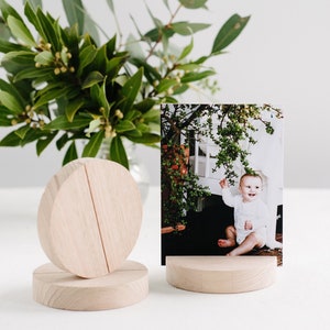 Large CIRCLE Timber Photo Stand, Wooden Picture Holder, Card Stand Holder, Wooden Timber Stand, Art Print Stand Holder Display, Menu Holder