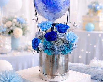 Blaue Ballon-Blumen-Arrangement | Baby Boy Party Herzstück | Konservierte Rose Geschenkbox | Elegantes blaues Blumendekor | Luxus-Babypartygeschenk
