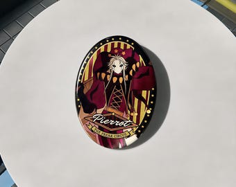 De Freak Circus Pierrot-speldjes, Pierrot-geïnspireerde badge