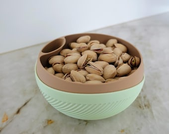 Bol con cáscaras para pistachos (y frutos secos)