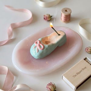 Hand-Painted Ceramic High Heel Incense Holder: Kawaii Vanity Decor
