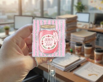 Portatarjetas retráctil Jesus Is My Jam, portatarjetas de enfermera cristiana, portatarjetas retráctil rosa con diseño de fresa, lindo regalo para enfermeras registradas y auxiliares de enfermería en consultorios médicos.