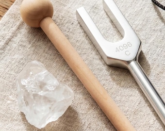 4096Hz Angel Tuning Fork & Natural Clear Quartz Set, Sound Therapy for Energy Clearing, Crystal Purification Kit, Healing Meditation Tool