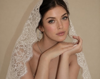 Lace Wedding Veil with Comb Soft Tulle Full Floral Lace Edge Mantilla Style Cathedral Chapel Royal Length Bridal Veil White Ivory for Bride