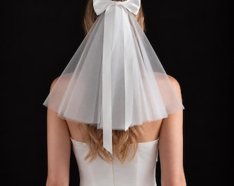 Short Wedding Veil with Satin Bow Mini Bridal Veil Soft Tulle Raw Edge Shoulder Length White Ivory Reception Veil Hair Accessory for Bride