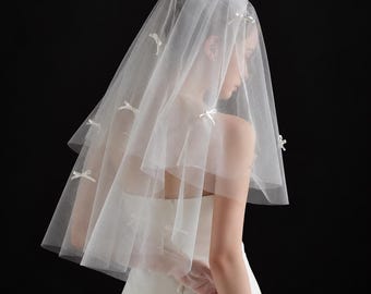 Wedding Veil with Bows Two Tier Soft Tulle Pearl Bridal Veil with Comb Raw Edge Short Blusher White Ivory Romantic Hair Accessory for Bride